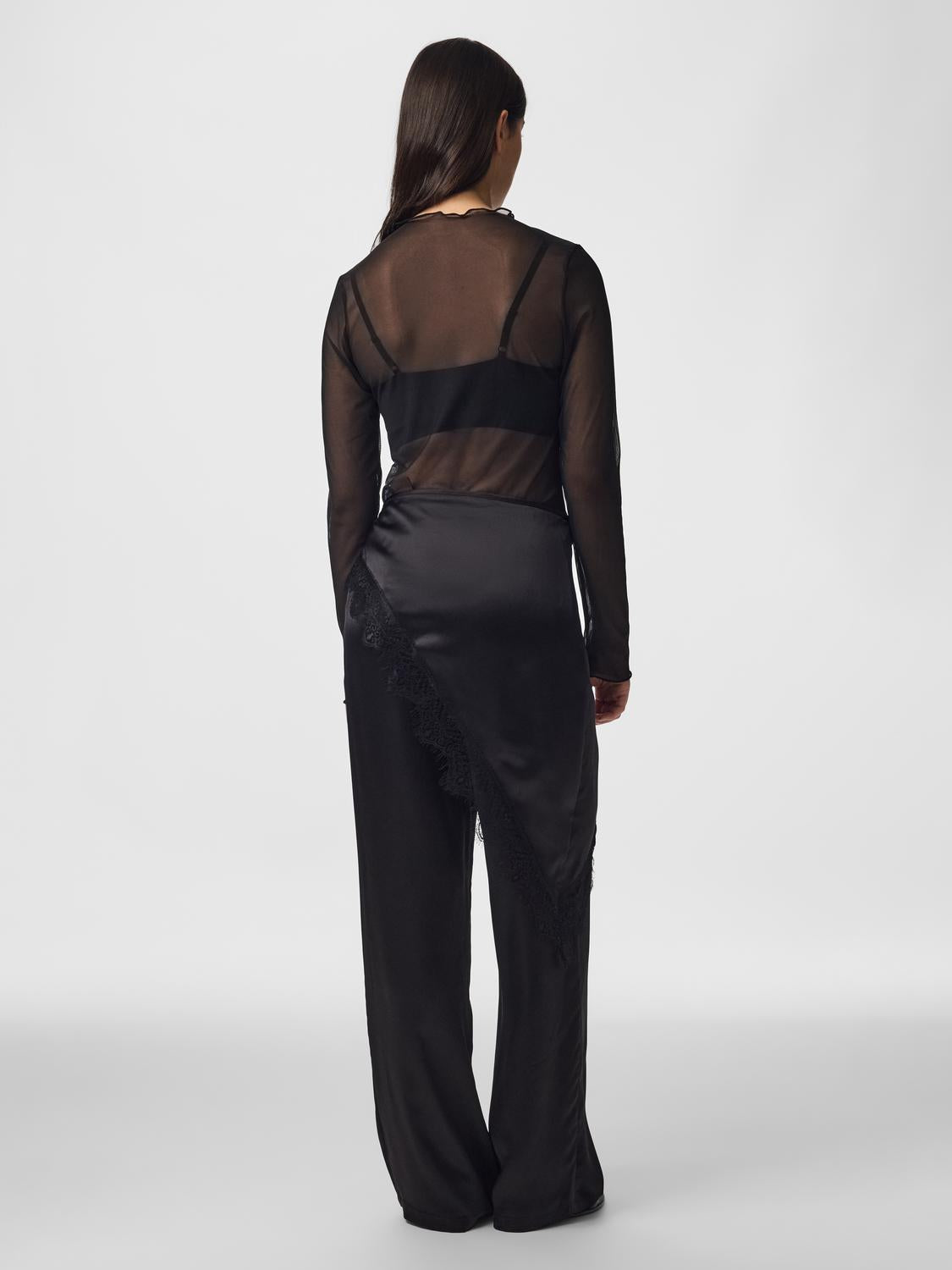 model_shot-back